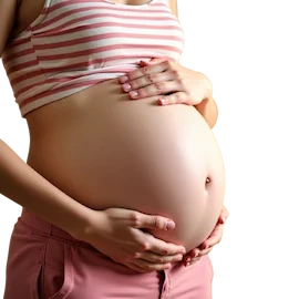 Une femme enceinte tient son ventre, illustrant le merveilleux voyage de la maternité. L'accent est mis sur son ventre, symbolisant la nouvelle vie qui grandit en elle. Cette image capture un moment de joie et d'anticipation associé à la maternité, un sentiment soutenu par des professionnels de santé comme ceux de la Pharmacie de Santec, qui accompagnent les futures mamans avec soin et expertise tout au long de cette aventure unique.